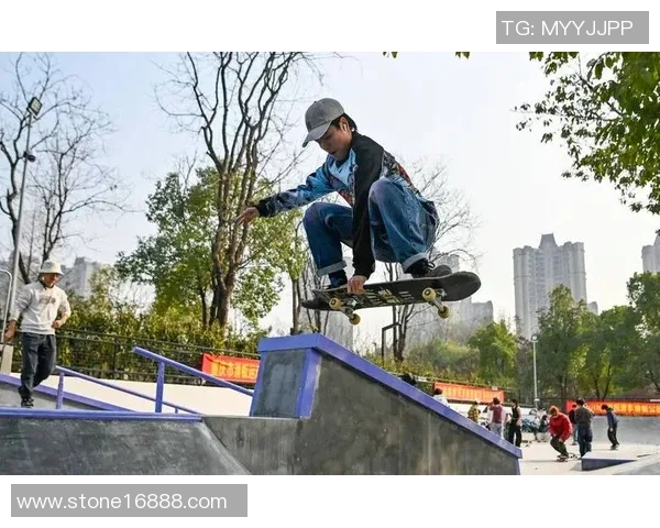 重庆滑板队的边路渗透策略与滑板文化的融合探索