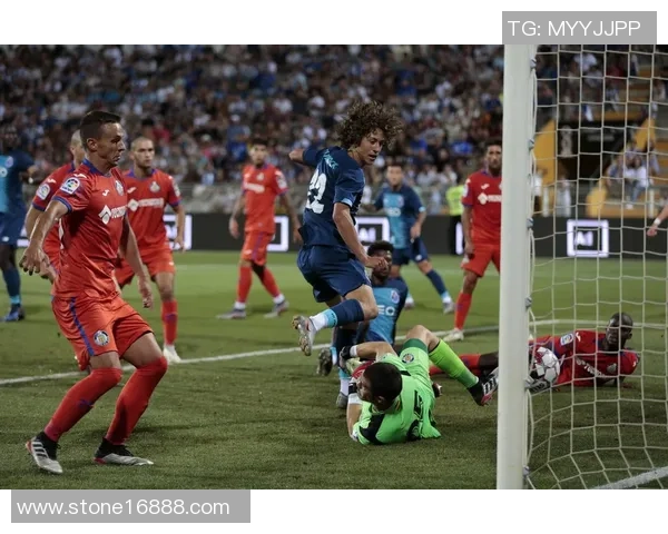 曼联与波尔图友谊赛战平逆转瞬间点燃全场激情 曼联与波尔图友谊赛战平逆转瞬间点燃全场激情