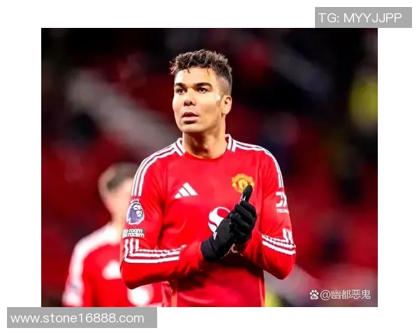 欧冠激战：里昂逆转曼联引发争议判罚全场沸腾